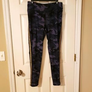 CAMO PRINT W/GOLD STRIPE LEGGINGS